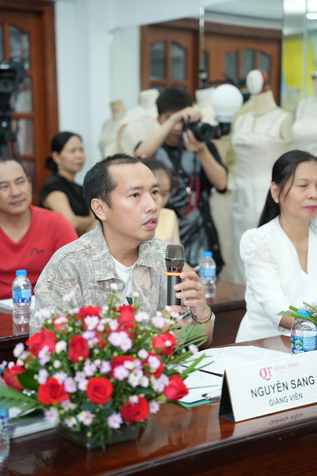 Thầy Nguyễn Sang đóng góp ý kiến chuyên môn thực tế cho học viên